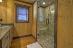 Vista Rustica - Attached Master Bathroom 